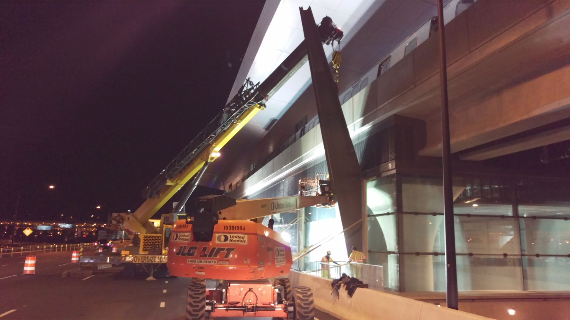 Dulles Corridor Metrorail Project | Purlins for the windscreen